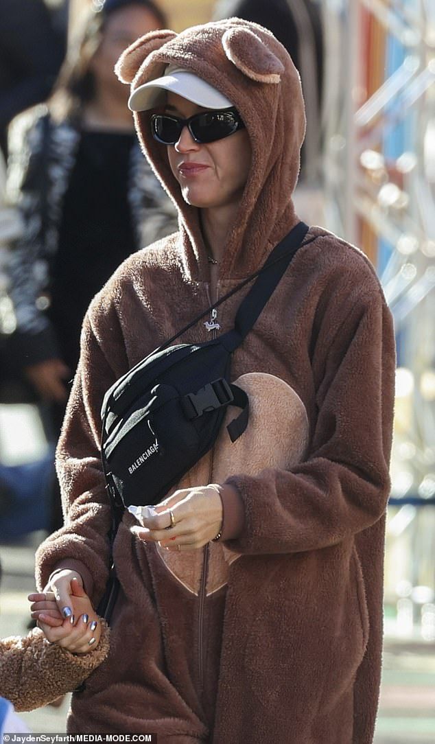 While she wore a few other gold bands, none were on her ring finger