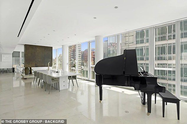 The penthouse boasts an eyewatering 1000 sqm of floor space and spans the top three floors of a glass tower overlooking the Hudson River