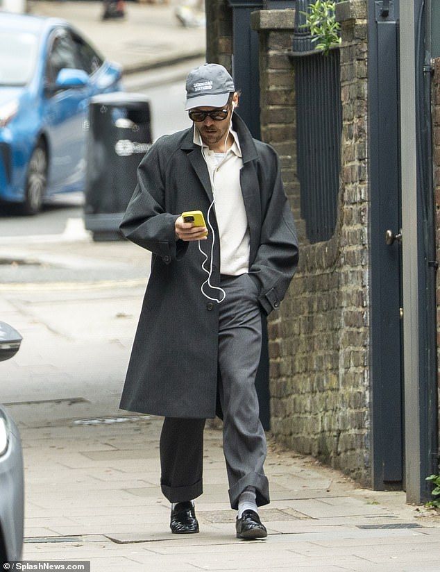 The singer, 31, who has famously shunned wireless headphones in favour of the older wired option, was seen strolling the streets while listening to songs