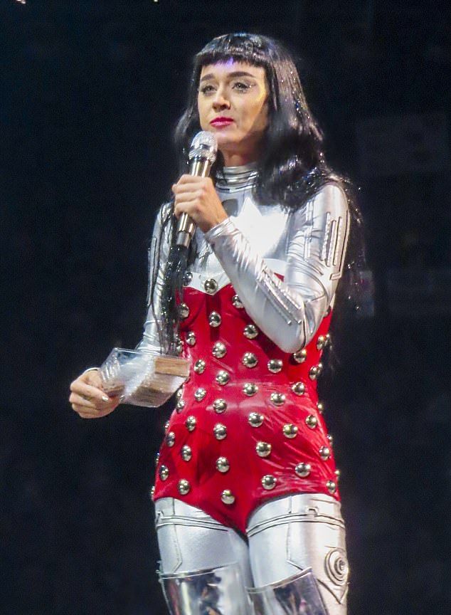 There arent many people she can dump her emotions on, but obviously she can with Orlando. But with his work and juggling parenting, life as of late has put a strain on their relationship, ou source said