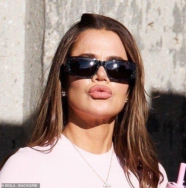 Khloe flaunted her new plump lips