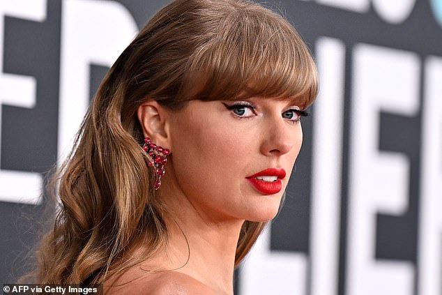 Taylor Swift was visiting a children's hospital in Florida, when a video of her complimenting a patient's Harry Potter-themed room went viral