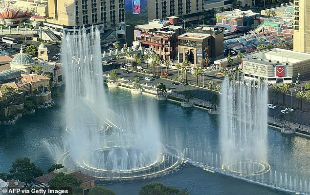 A look at the fountains front the hotel