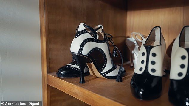 Elsewhere was the budding fiction writer's b&w wingtip-style Maison Margiela 'Bourgeoise Spectator Tabi' pumps