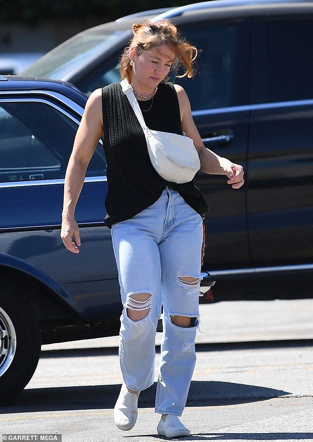 She also sported a necklace and gold earrings, and wore her hair styled in a half-updo
