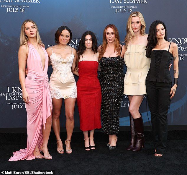 L-R I Know What You Did Last Summer co-starsMadelyn Cline, Chase Sui Wonders, Jennifer Love Hewitt, Jennifer Kaytin Robinson, Sarah Pidgeon and Gabbriette