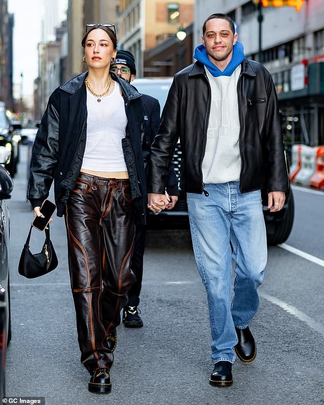 Fans of Pete Davidson were surprised on Wednesday to learn that his girlfriend Elsie Hewitt is pregnant with their first child.The baby news was particularly shocking as Pete, 31, and Elsie, 29, have reportedly only been dating for a few months; seen Apri