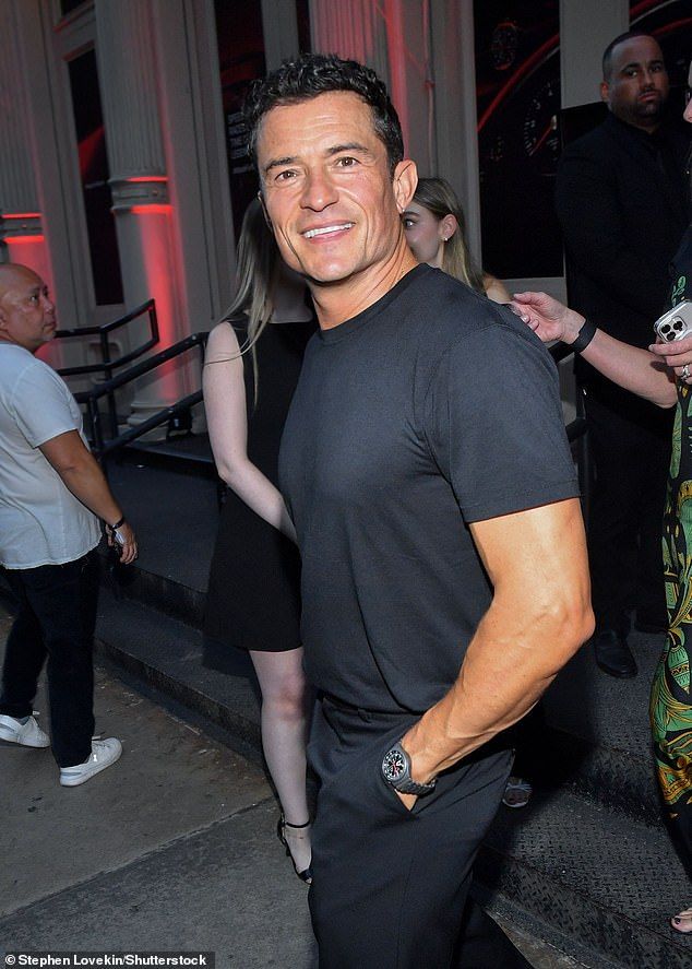 Bloom was stylishly casual wearing a pair of black slacks as well as a short-sleeved black shirt