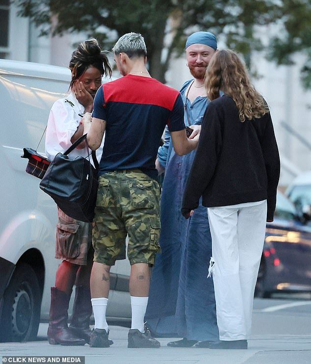 The star was seeing chatting with a group of friends during the summer evening