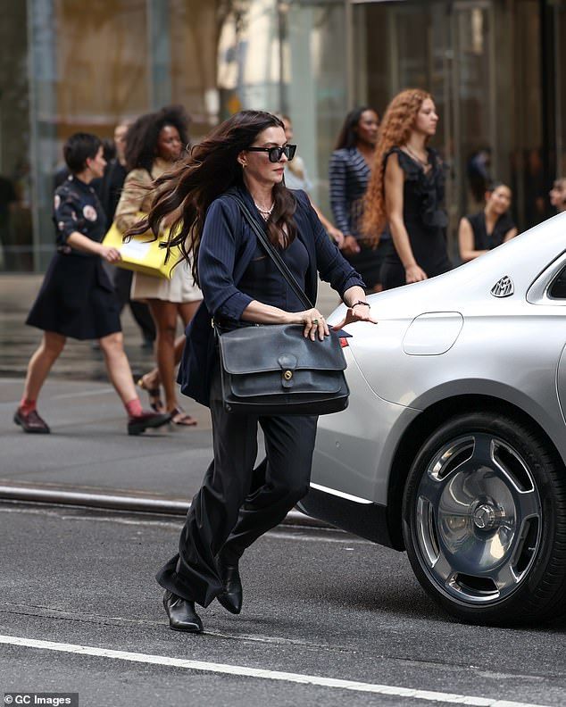 Anne was seen running around the side of the car during the scene