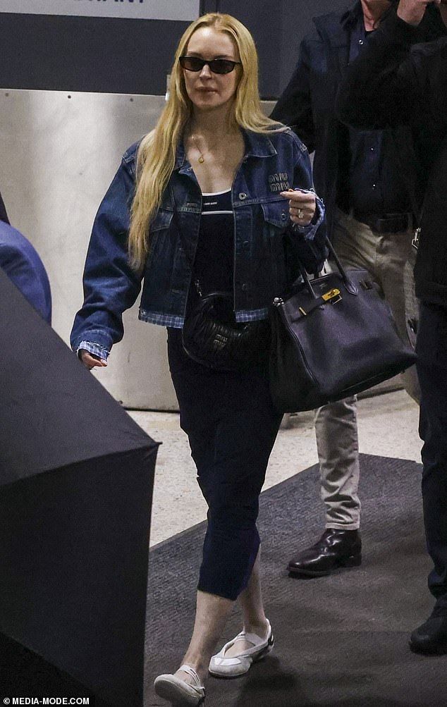 The Parent Trap star attempted to go incognito in a pair of dark shades, however she was instantly recognised by her signature long locks and large entourage