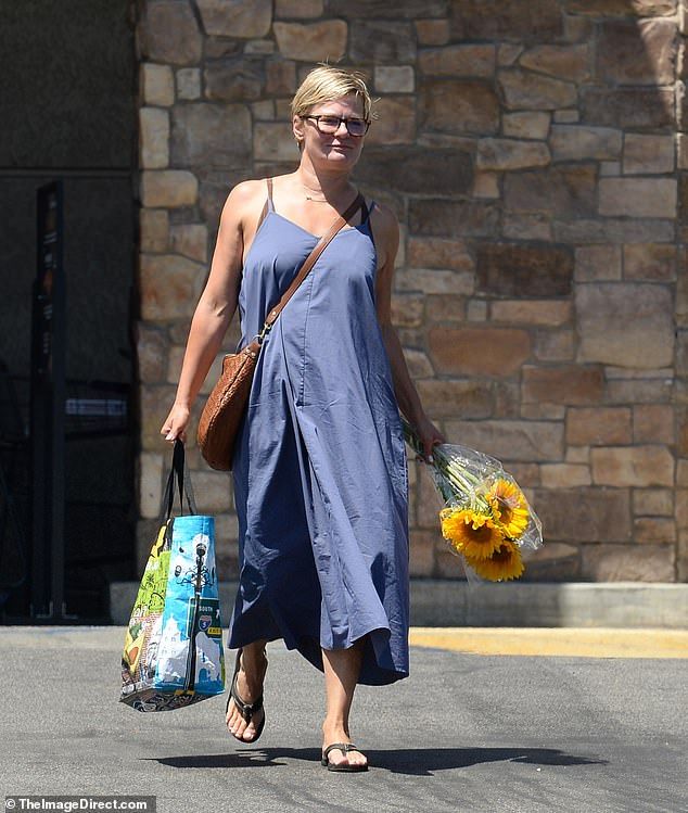 She donned a sleeveless blue midi dress along with black flip flop sandals
