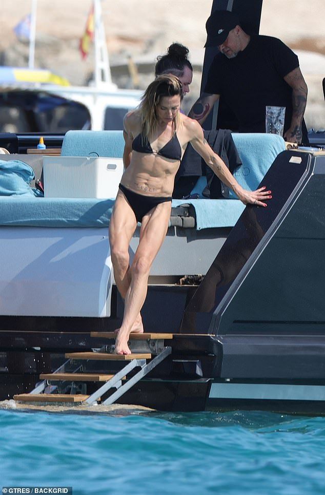 Indeed, the British star's muscular figure was more akin to that of an Olympic athlete as she let her hair down with Dingwall and an extended group of friends