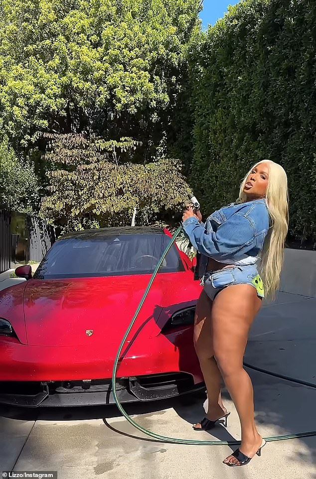 Lizzo rapped: 'No kizzy / He ain't got no business being with me / Fat a** pretty face with the ti**ies / Bi***, I got good jeans like I'm Sydney!'