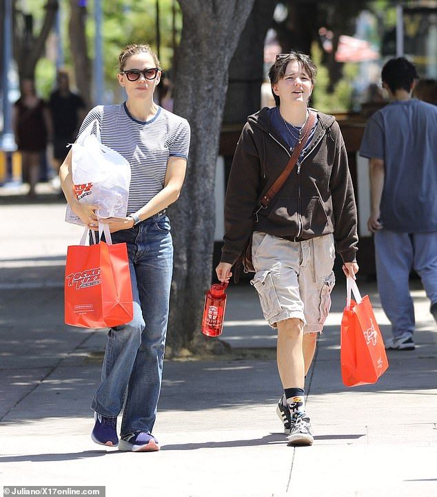 Jennifer Garner, 53, was ever the doting mom over the weekend as she treated her teen child Fin, 16, to a sweet treatat Rocket Fizz in Los Angeles