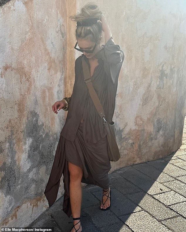 A recent photo of Elle Macpherson has confirmed a long-standing rumour about the model's hair