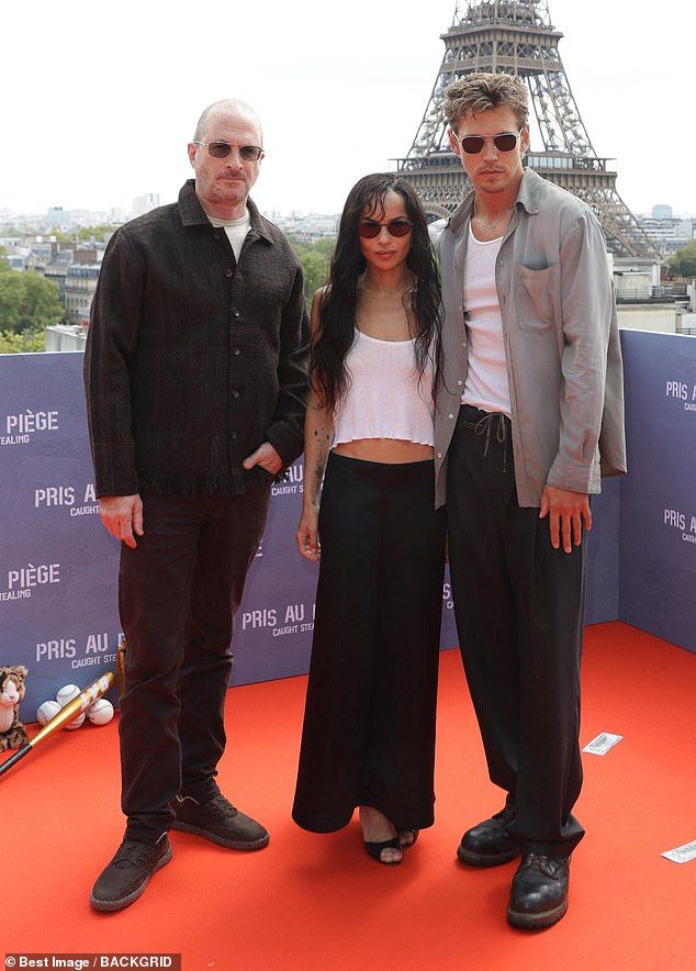 The American actors posed up for snaps alongside Caught Stealing directorDarren Aronofsky
