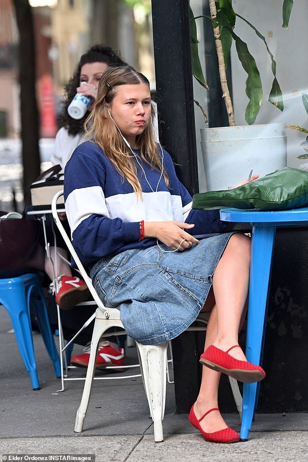 After a day of shopping, Matilda was seen enjoying a meal at a nearby cafe
