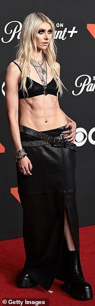 The 32-year-old Gossip Girl alum flaunted her taut tummy in her usual silhouette