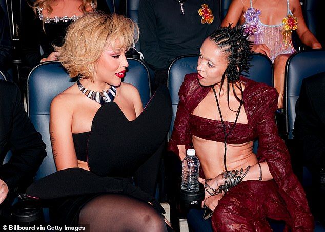 The pair chatted intently during the star-studded show