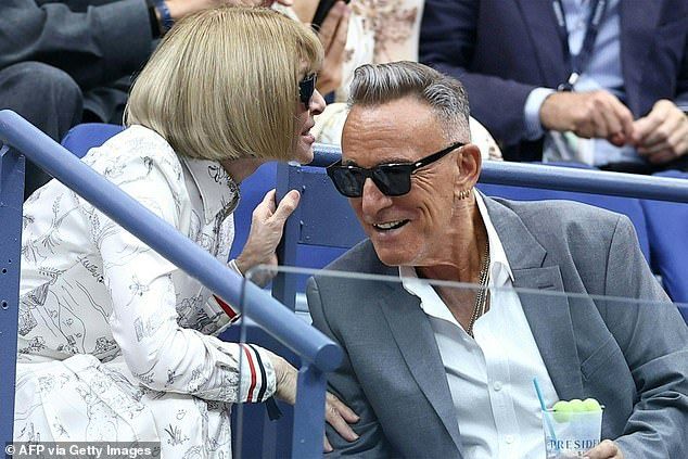 Bruce enjoyed a chat with former Vogue editor Anna Wintour