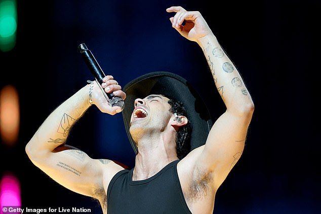 The hitmaker was performing with the Jonas Brothers in Los Angeles on Saturday night, and during a short break a fan captured him on video as he was clearing out his nose offstage