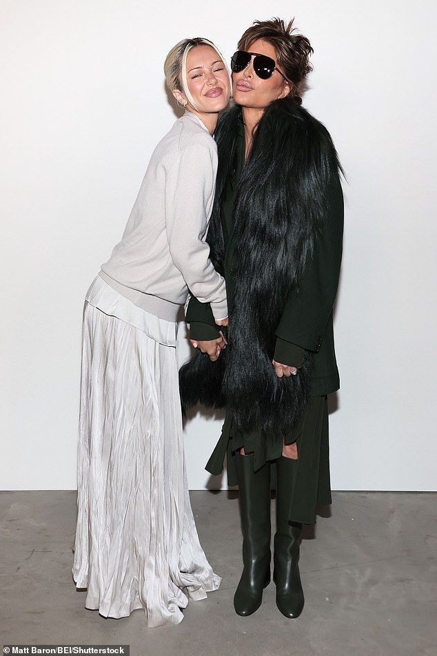 Lisa Rinna and her daughter Delilah Belle Hamlin supported Amelia's NYFW moment