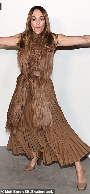 Chloe Fineman opted for a chic brown dress