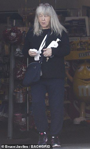Ruttan kept it casual as she picked up a few items at a market while sporting a black sweatshirt as well as a pair of dark navy sweatpants