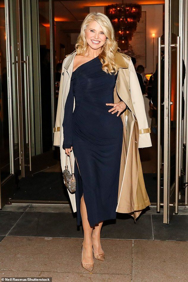 The American model, 71, turned heads at the lavish A-list event, showing off her supermodel figure in a navy dress