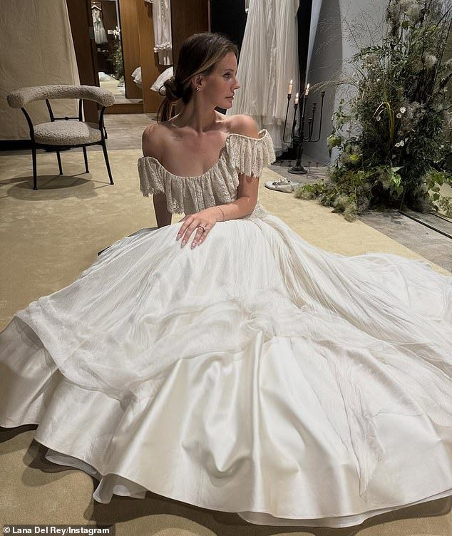 Lana was also seen posing in her custom CINQ wedding dress that had an off-the-shoulder neckline with lace details and a full skirt