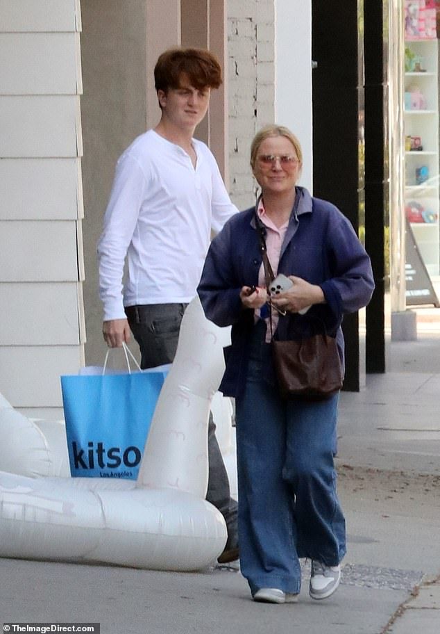 Amy Poehlerwas joined by her rarely-seen 15-year-old son Abel out in LA on Sunday as hetowered over his famous mother who is listed as 5feet2 on the errand trip