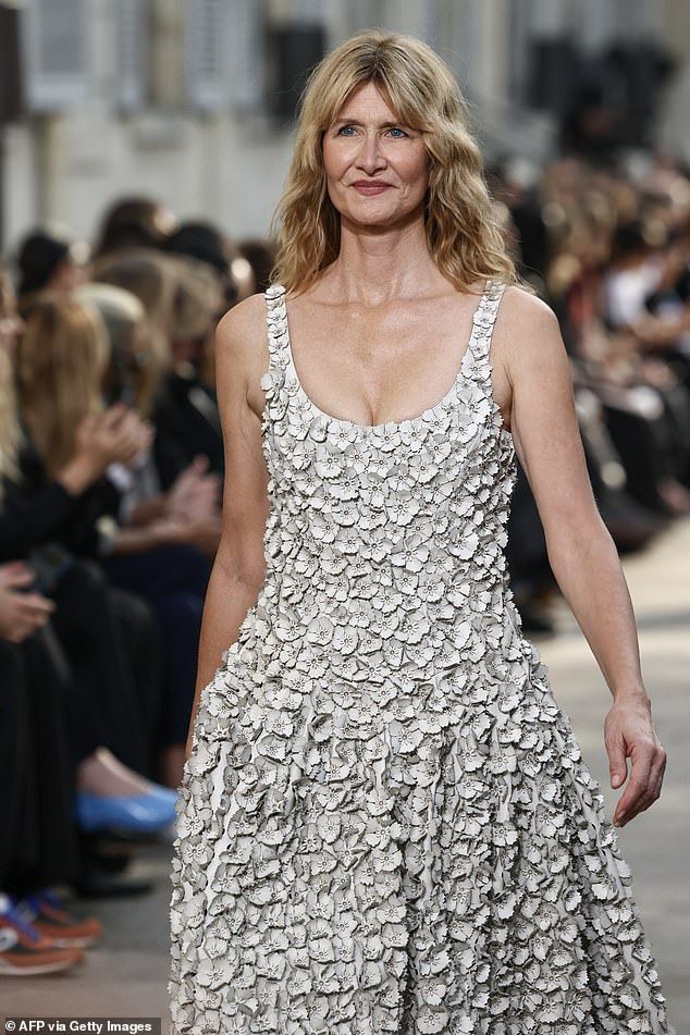 The American star stood out alongside the pro models as she debuted the stunning creation from the latest Womenswear Spring/Summer 2026 collection from the Uruguayan brand