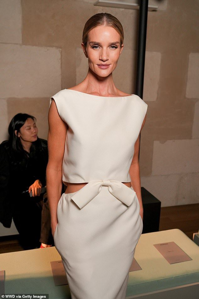 Rosie dazzled in her two-piece ensemble and completed her look with black pointed heels