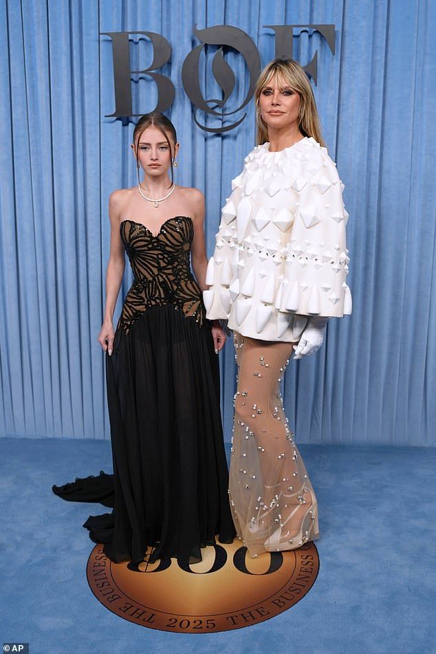 She was joined by her lookalike daughter Leni, 21, who has followed her famous mother's footsteps into modelling, and who dazzled in a strapless black gown