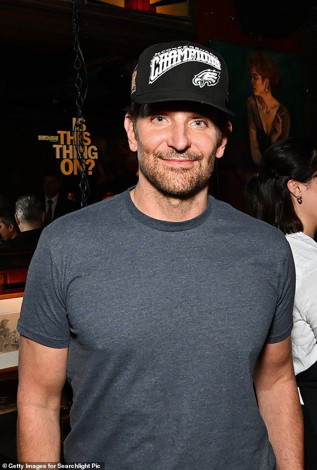 At the afterparty, held at the Comedy Cellar, Bradley dressed down in a baseball cap