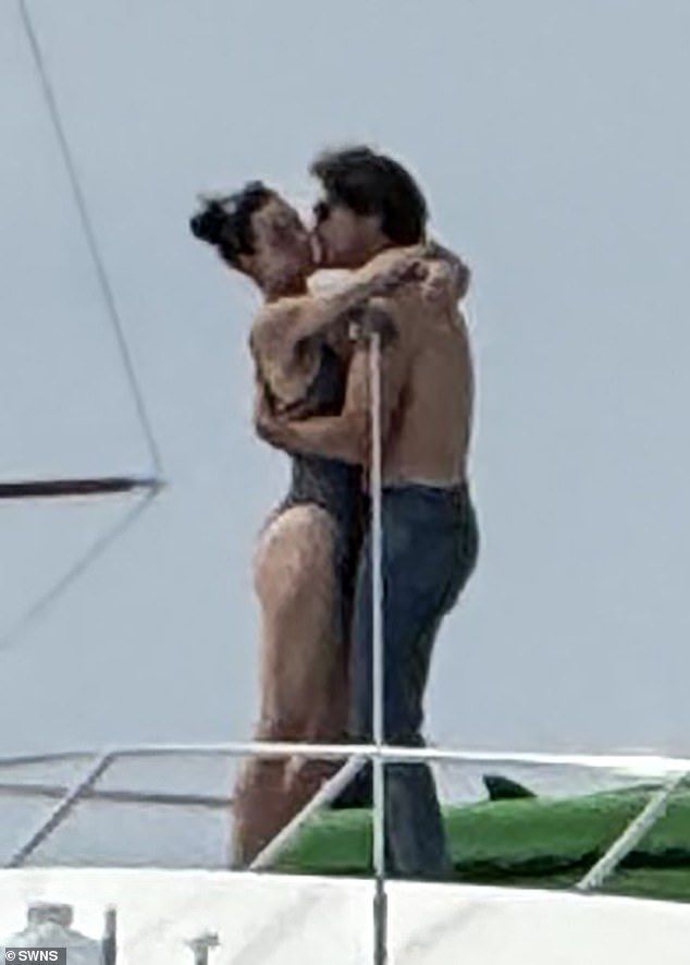 Katy Perry and Justin Trudeau in a clinch while on her yacht off the coast of California